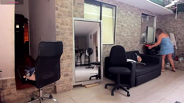  SARAI DUPONT online show from April 12, 2026, 10:15 pm