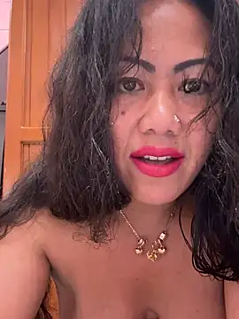 Snapshot of Lindarossyta chatting on June 15, 2026, 7:05 pm Lindarossyta online show from June 15, 2026, 7:05 pm