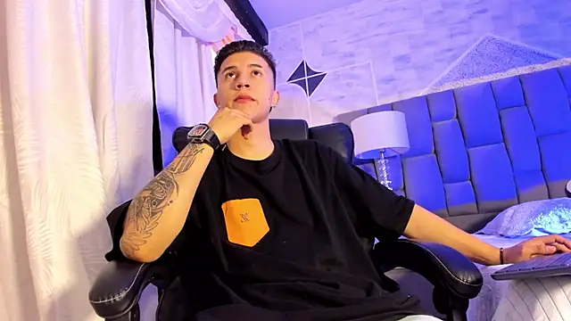 liaamsmiith  online show from October 12, 2025, 12:04 pm