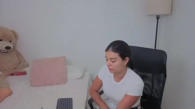 valerihouse online show from October 17, 2025, 12:58 am