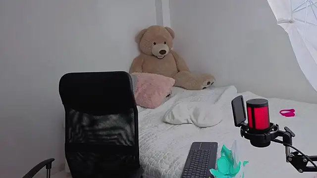 valerihouse online show from February 6, 2026, 1:21 am