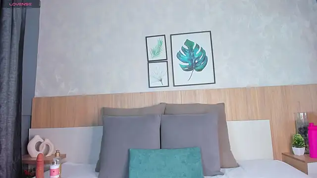 Snapshot of mia_gate chatting on September 30, 2025, 12:10 pm mia gate online show from September 30, 2025, 12:10 pm