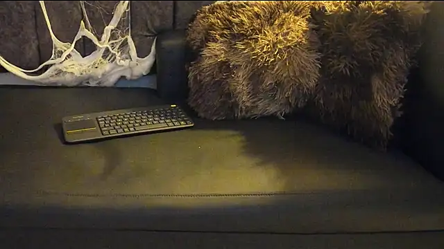 Rowan Mills online show from October 31, 2025, 8:21 pm