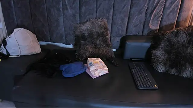 Rowan Mills online show from November 11, 2025, 8:53 pm