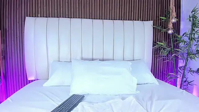 AliHamilton online show from October 3, 2025, 10:51 pm