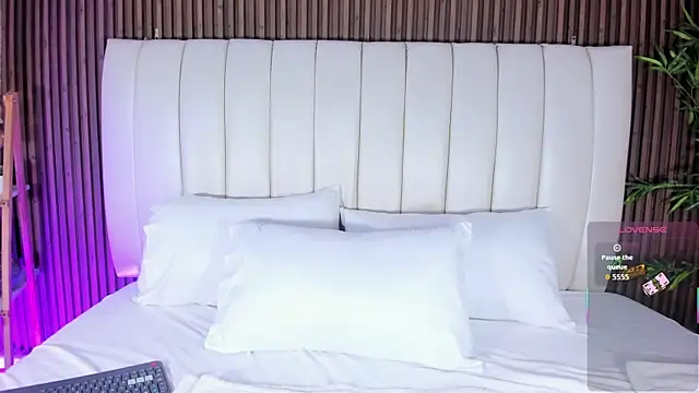 AliHamilton online show from November 11, 2025, 10:54 pm