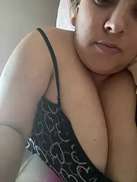 bruna438 online show from February 22, 2026, 9:35 pm