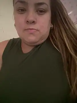 bruna438 online show from April 15, 2026, 6:26 pm