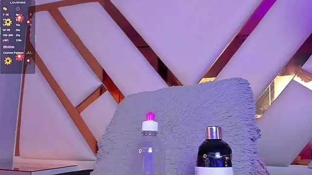 Niicolle Evanss online show from February 6, 2026, 8:12 pm