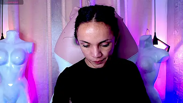 Cristal Gem1 online show from March 27, 2026, 5:23 pm