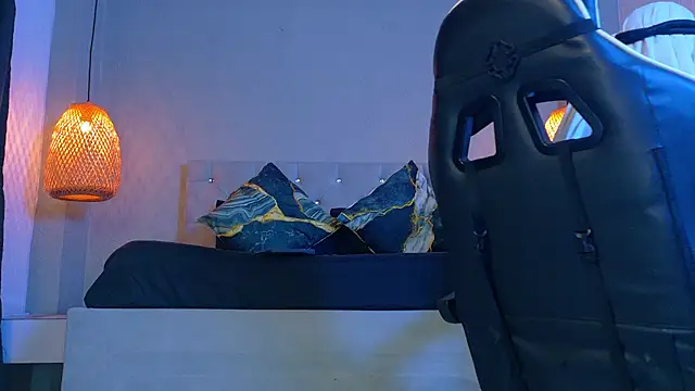 Thaiel Fosteer online show from April 19, 2026, 10:03 am