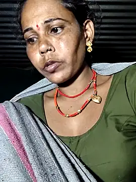 Pooja750 online show from October 3, 2025, 7:55 pm