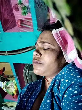 Pooja750 online show from November 25, 2025, 11:38 pm