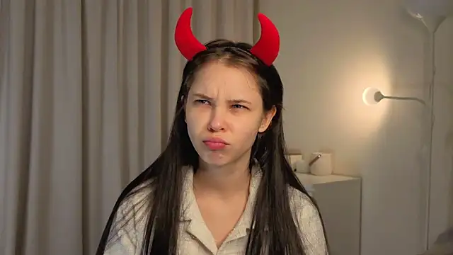 slyshypie online show from November 26, 2025, 1:23 pm