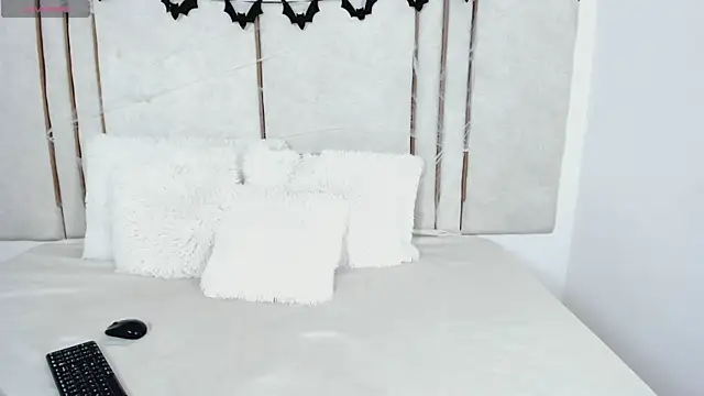 Lilith dry online show from October 23, 2025, 2:16 pm