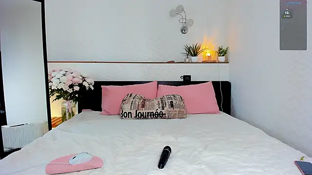 charlottacardi online show from October 24, 2025, 3:58 am