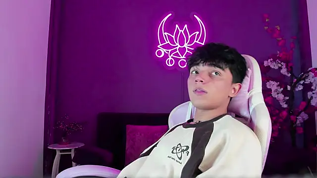 LucaDelart online show from October 3, 2025, 1:08 pm