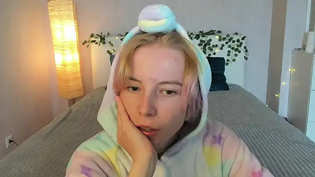 Snapshot of Pink_Lila18 chatting on September 9, 2025, 8:14 am Pink Lila18 online show from September 9, 2025, 8:14 am