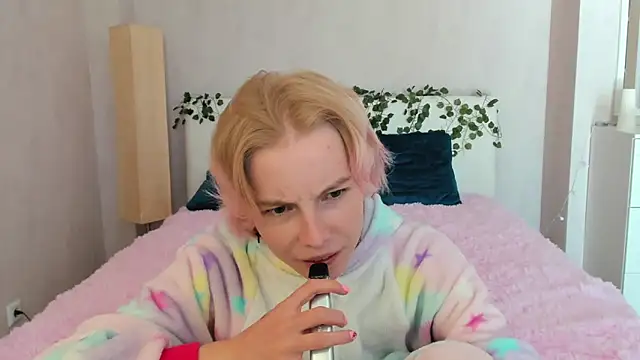 Snapshot of Pink_Lila18 chatting on September 10, 2025, 8:14 am Pink Lila18 online show from September 10, 2025, 8:14 am