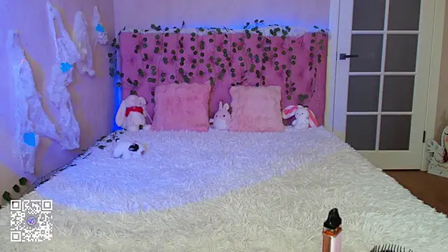 Pink Lila18 online show from February 13, 2026, 1:23 am