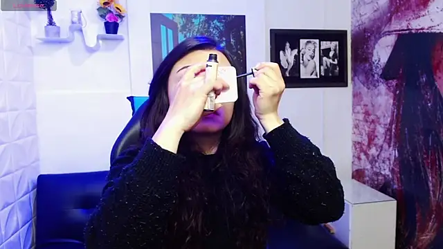 Eva Roussell online show from October 1, 2025, 2:23 pm