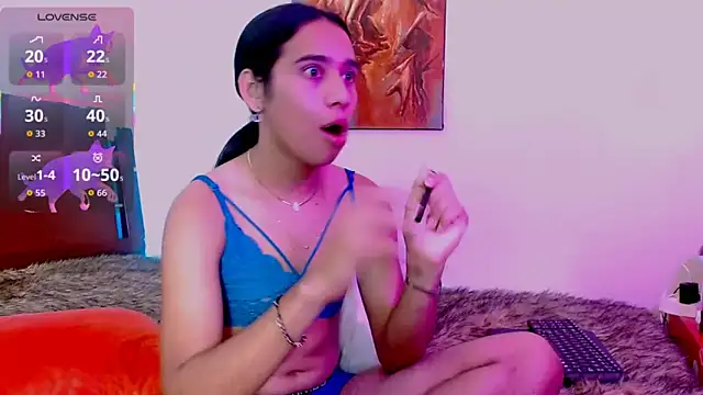 Ashleypetite  online show from October 22, 2025, 7:35 pm