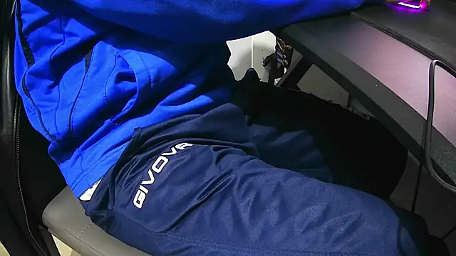 Snapshot of Pennellone98 chatting on November 7, 2025, 2:17 pm Pennellone98 online show from November 7, 2025, 2:17 pm