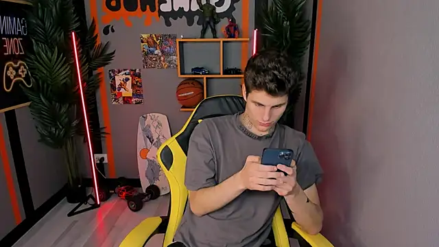 JackWolw online show from October 15, 2025, 5:02 pm