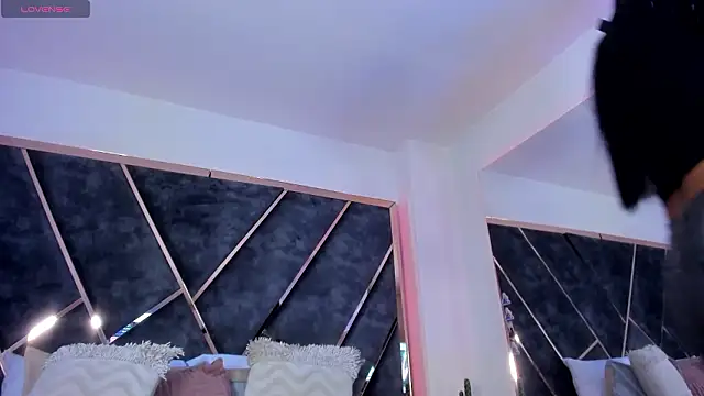 SusanaHenao online show from March 25, 2026, 4:57 pm