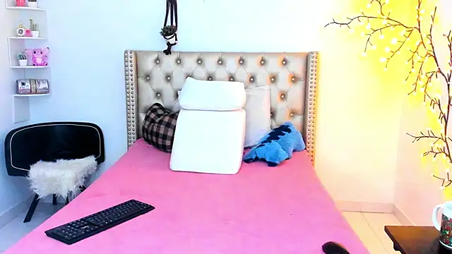 LenaStylesOA online show from November 27, 2025, 12:51 pm