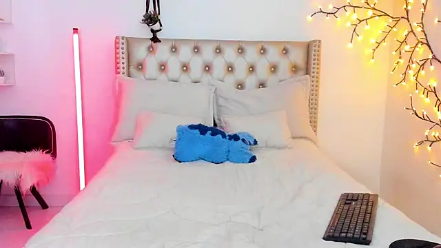 LenaStylesOA online show from February 28, 2026, 2:07 pm