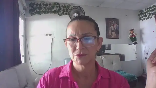 Snapshot of MiaVega chatting on October 28, 2025, 3:47 pm MiaVega online show from October 28, 2025, 3:47 pm