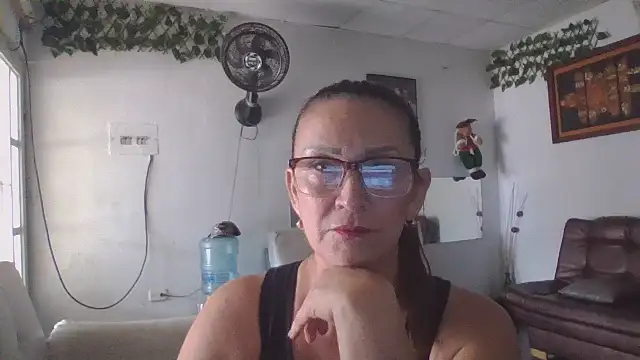 Snapshot of MiaVega chatting on October 29, 2025, 3:25 pm MiaVega online show from October 29, 2025, 3:25 pm