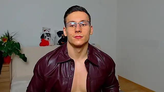 ZeinMiracles online show from December 2, 2025, 9:54 pm