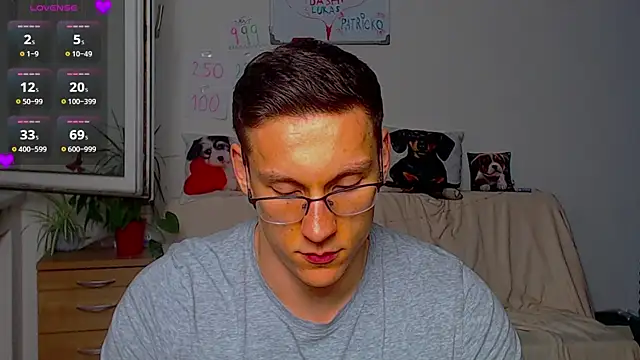 ZeinMiracles online show from April 11, 2026, 9:52 pm