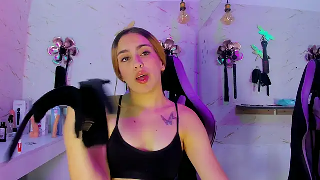 Natasha-Adams online show from April 9, 2026, 9:20 pm