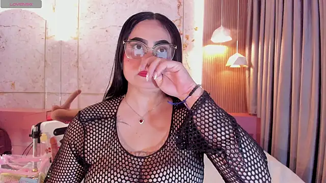 sofiiacarson online show from May 23, 2026, 7:40 pm