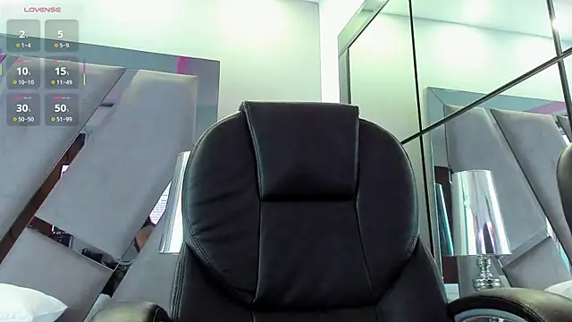 Abril monroe  online show from November 15, 2025, 12:45 pm