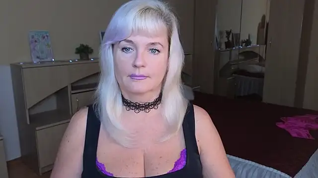 Snapshot of Vina_Vision chatting on November 2, 2025, 12:18 pm Vina Vision online show from November 2, 2025, 12:18 pm