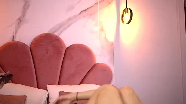 AmiraVeyl online show from November 11, 2025, 7:41 am