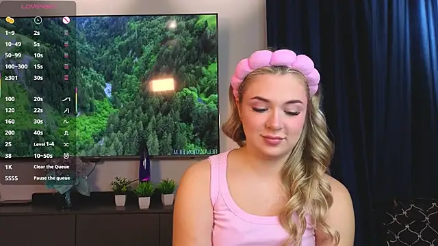 AliaBuerstatte online show from October 7, 2025, 8:06 pm