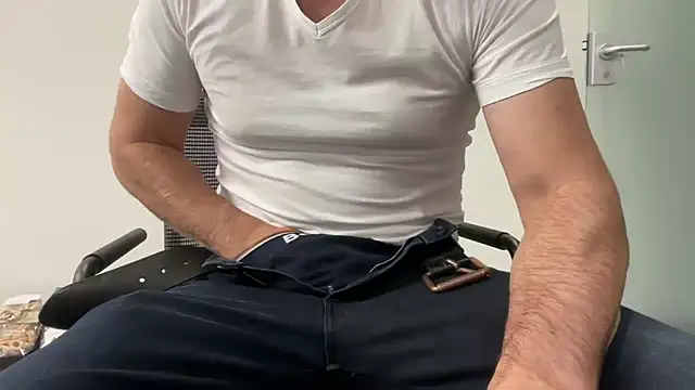 harrys74 online show from November 4, 2025, 5:34 pm