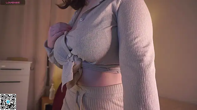 LakeshiaVodopich online show from October 12, 2025, 9:08 am