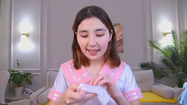 Snapshot of Sara__lu chatting on September 15, 2025, 2:28 pm Sara lu online show from September 15, 2025, 2:28 pm