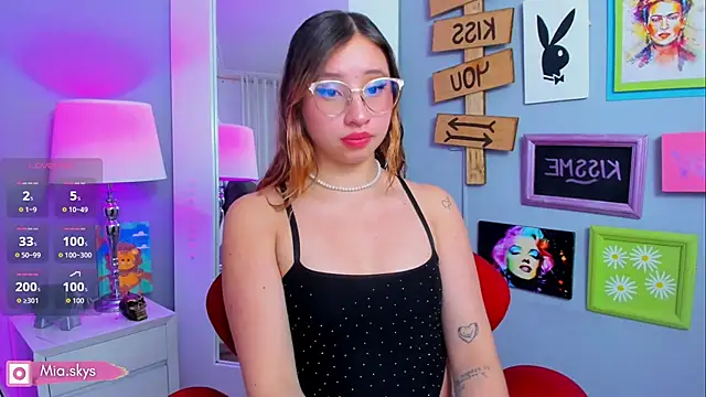 mia skys online show from December 18, 2025, 2:45 pm