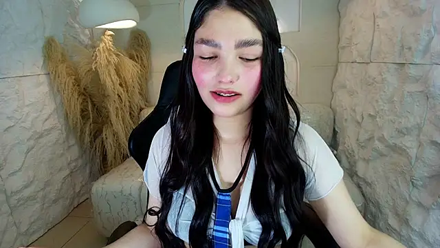 luna  r online show from October 11, 2025, 7:56 pm