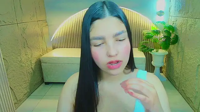 luna  r online show from October 15, 2025, 12:27 pm