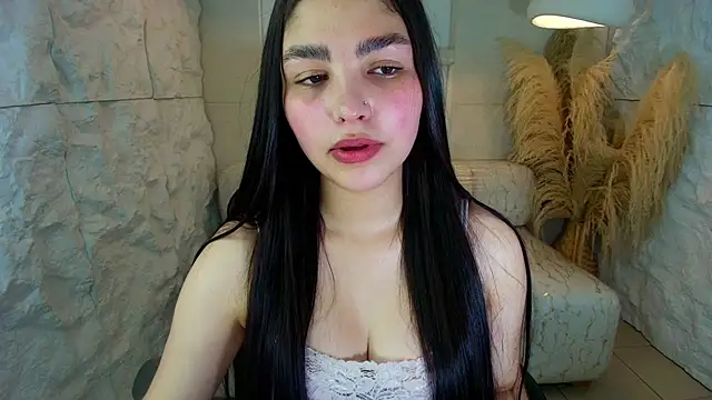 luna  r online show from October 25, 2025, 7:52 pm