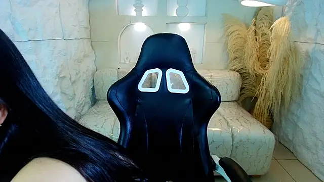 luna  r online show from November 12, 2025, 7:46 pm