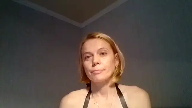 LiluXRose online show from October 7, 2025, 12:46 pm